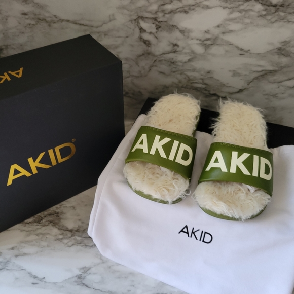 AKID Kids Green and White Fuzzy Slides - Picture 1 of 3